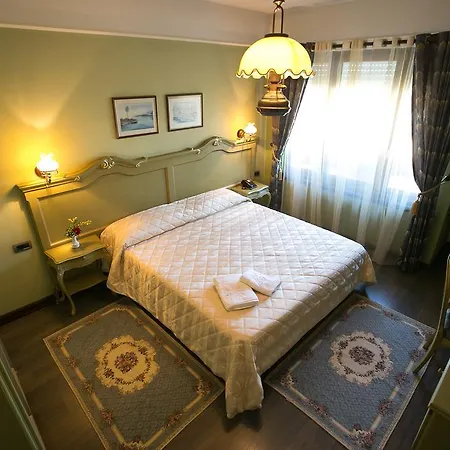 Hotel Victoria Тирана Экстерьер фото