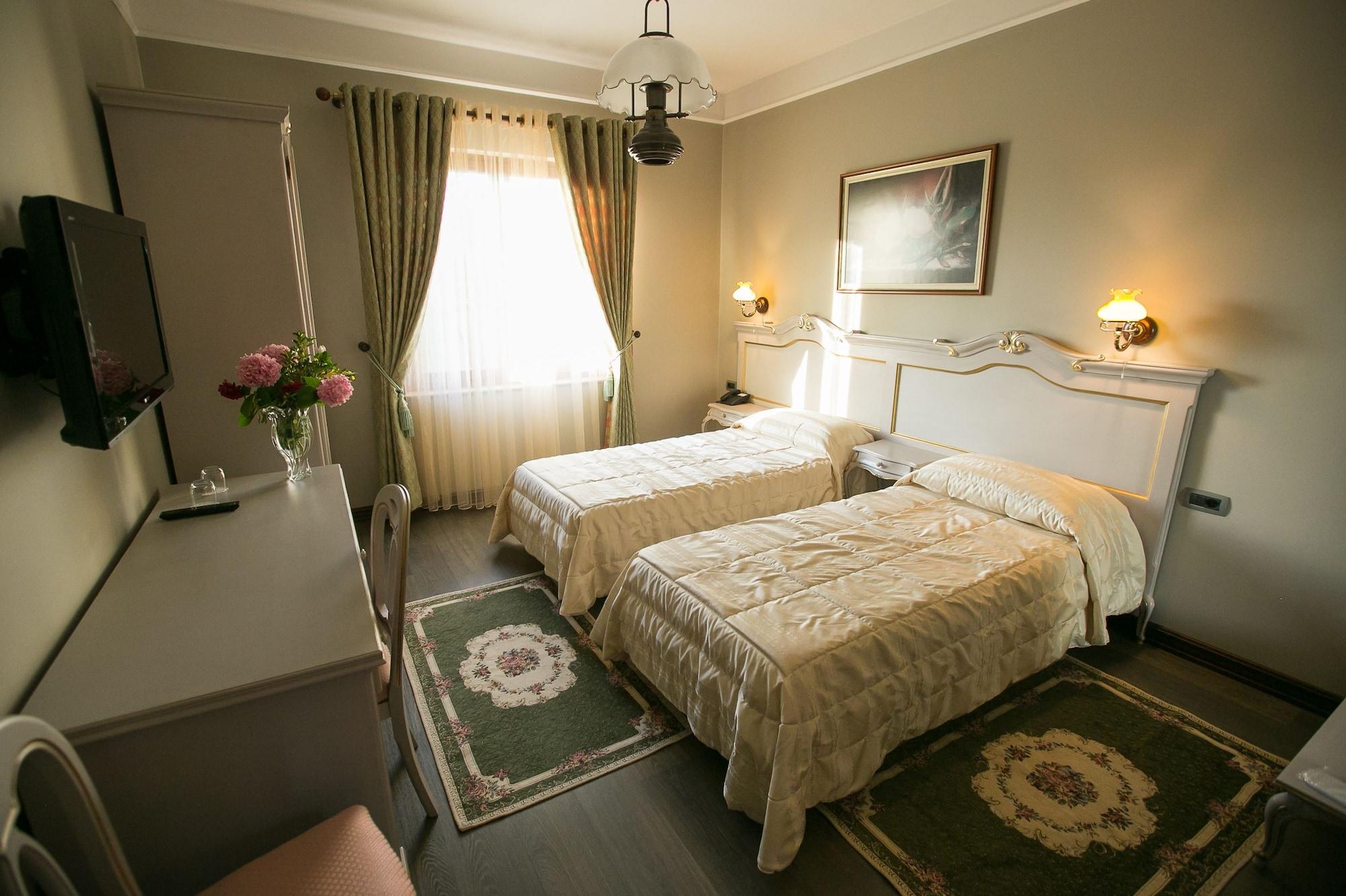 Victoria 4*